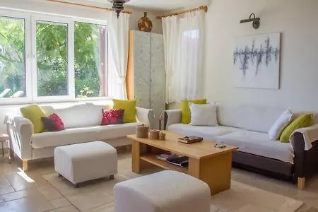 Bethany, Lavanta, Villa